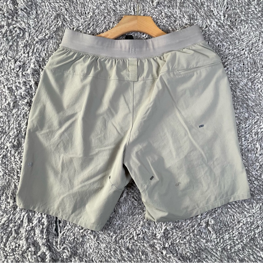 Lululemon License to Train Linerless Shorts Men’s Medium Style Code LM7APYS - Picture 4 of 7